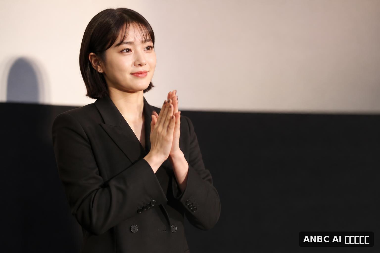 [사진]히로세 스즈, '한국 관객에게 감사의 박수'